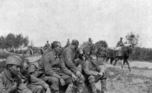 'Les combats au Nord de la Somme; Prisonniers faits a Hardecourt, le 8 juillet: sur la route...,1916 Creator: Unknown.