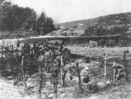 ''Dans le secteur de l'offensive Britannique, au Nord de la Somme; Les premiers prisonniers', 1916. Creator: Unknown.