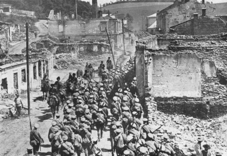 ''La victorieuse offensive Russe; Enree de nos allies dans Boutchatch, en Galicie', 1916. Creator: Unknown.