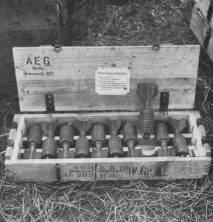 'Materiel Allemand pris au sud de la Somme; Petites bombes a ailettes que nous appelons..., 1916. Creator: Unknown.