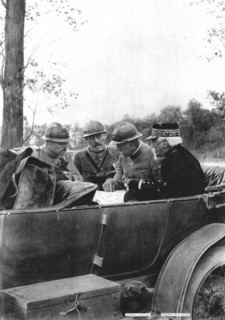 ''Pendant la Bataille; le general Fayolle, commandant l'armee de la Somme, et le general Bal Creator: Unknown.