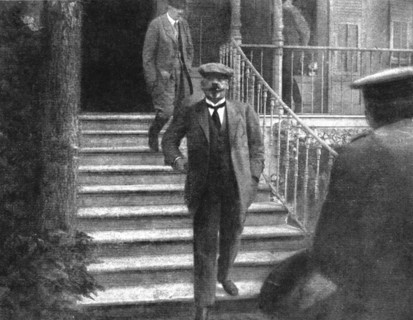''La capitulation Bulgare; le ministre des Finances, M. Liaptchef, sortant de la maison ou..., 1918. Creator: Unknown.