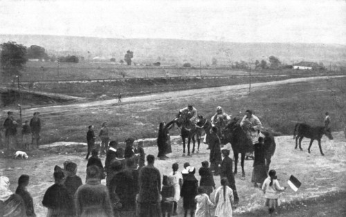 ''La liberation de la Serbie; des eclaireurs francais accueillis en liberateurs aux abords..., 1918. Creator: Unknown.