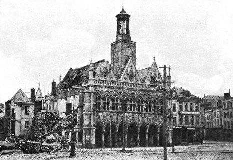 ''La pression Croissante de Foch; L'etat de l'hotel de ville de Saint-Quentin, a l'entrée..., 1918. Creator: Unknown.
