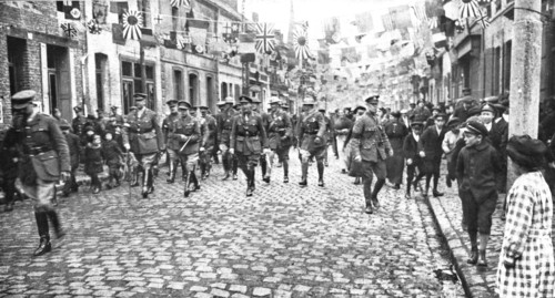 ''Dans le Nord delivre; apres la prise de Denain, le 27 october 1918 accompagne du general..., 1918. Creator: Unknown.