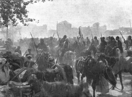 ''L'occupation de Damas; La cavalerie arabe dans les faubourgs de la ville, ou les..., 1918. Creator: Unknown.