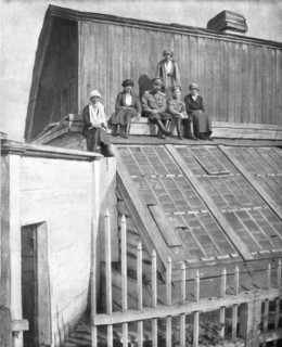 ''Les Romanof a Tobolsk; Le tsar et ses enfants venus chercher sur la toiture d'une serre..., 1917. Creator: Unknown.