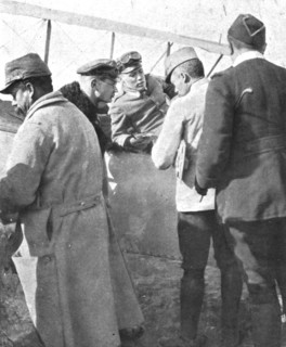 ''Interrogatoire du pilote blesse et de l'observateur. Deux avieteurs allemands "descendus"..., 1915 Creator: Unknown.