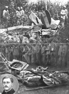 ''Corps a corps en Plein Ciel; Les restes des adversaires, precipites de quatre mille..., 1916. Creator: Unknown.