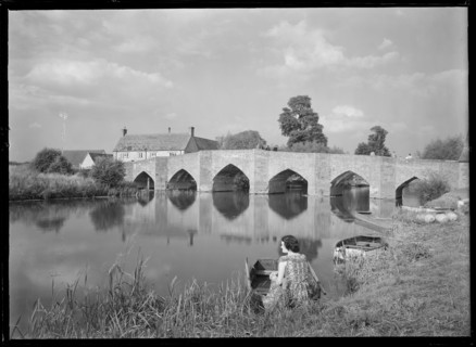 New Bridge, Newbridge, Northmoor, West Oxfordshire, Oxfordshire, 1945-1960. Creator: Margaret F Harker.