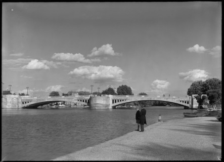 Caversham Bridge, Caversham, Reading, 1945-1960. Creator: Margaret F Harker.
