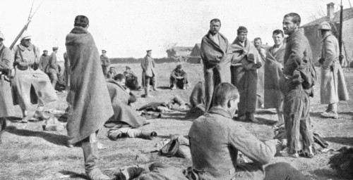 'La campagne d'hiver en Orient; A Negotchani: officiers bulgares prisonniers', 1917. Creator: Unknown.