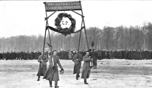 'Les Funerailles des Morts de la Revolution; Un hommage de l'armee revolutionnaire..., 1917. Creator: Unknown.