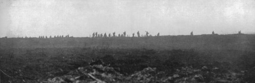 'Sur le front occidental: la prise de la Crete de Vimy; Apres avoir brise devant eux la..., 1917. Creator: Unknown.