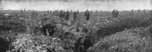 'Sur le front occidental: la prise de la Crete de Vimy; Sur les positions conquises: le..., 1917. Creator: Unknown.