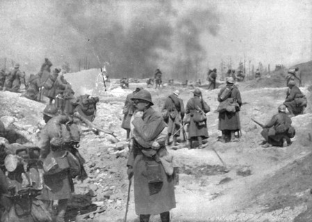 'L'Attaque du Mont-Pertois; Un bataillon abordant, le 30 avril 1917, la ligne de cretes..., 1917. Creator: Unknown.