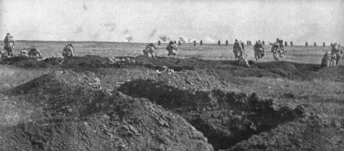 'L'Attaque du 5 mai 1917 sur le Chemin des Dames; Notre avance sur le plateau, en direction..., 1917 Creator: Unknown.