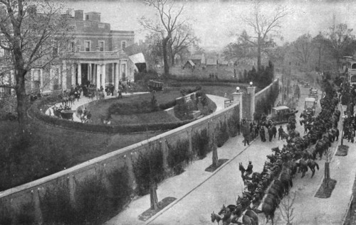 'Sur le Sol Americain; L'arrivee de la mission Joffre-Viviani, le 25 avril 1917, a la..., 1917. Creator: Unknown.
