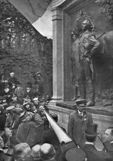 'Sur le Sol Americain; Le salut de Joffre a la Fayette', 1917. Creator: Unknown.