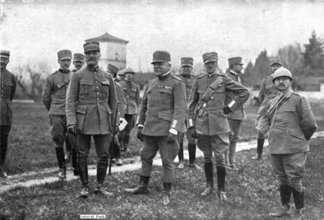 'Sur le Front Italien; Avant l'offensive: Foch, qui s'est rendu a son tour sur le front..., 1917. Creator: Unknown.