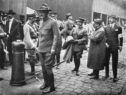 'Les Premiers Contingents Americains en France; Le major general William L. Sibert', 1917. Creator: Jean Clair-Guyot.
