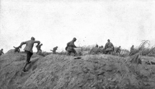 How to make a surprise attack; Departure: in the foreground, seen from behind..., 1917. Creator: Unknown.