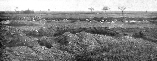 'Dans la Bataille; Tranchee de repli occupee par des reserves d'infanterie', 1918. Creator: Unknown.