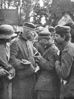 'Les prises d'une action locale; Groupes de prisonniers allemands captures le 18 avil 1918..., 1918. Creator: Unknown.