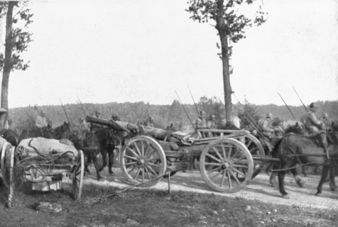 'La rupture de Chemin des Dames; La cavalerie et l'artillerie de la 10e armee montant aux..., 1918. Creator: Unknown.