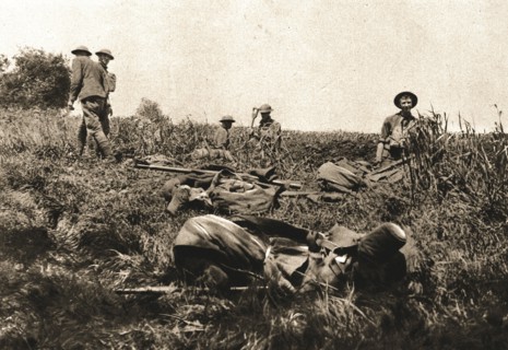'Dans le bataille; en avant de Lucy-le-Bocage: arrives, le 1er juin, sur le Marne, dans le..., 1918. Creator: Unknown.