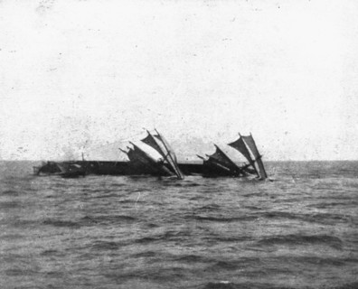 'Les sous-marins allemands a l'Oeuvre; Deux phases de l'agonie d'un voiler', 1918. Creator: Unknown.
