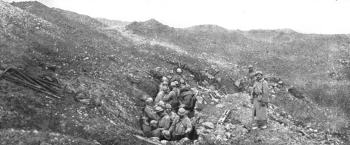 'Notre attaque du 24 octobre 1916; Dans le secteur du bois Fumin, a midi trente: un poste de command Creator: Unknown.