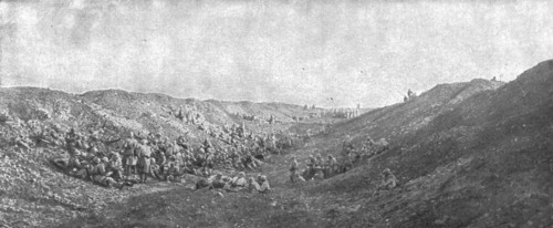 'Notre attaque du 24 octobre 1916; Le 25 au matin, un bataillon de reserve est en positiond'attente  Creator: Unknown.