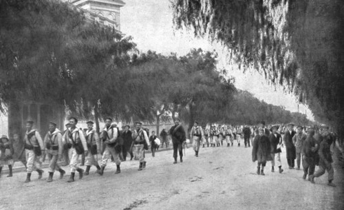 'La journee du 1 decembre 1916, A Athenes; L'entrée des marins francais, dans la matinee', 1916. Creator: Unknown.