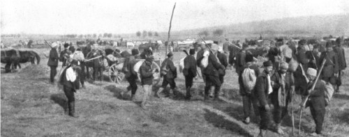 'La Roumanie Envahie; Paysans de la Dobroudja emigrant vers le Nord', 1916. Creator: Unknown.