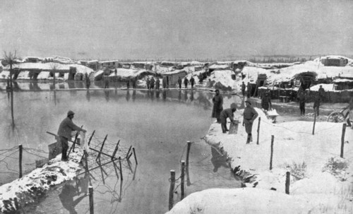 'Un secteur humide; L'inondation d'un cantonnement de deuxieme ligne en Champagne', 1917. Creator: Unknown.