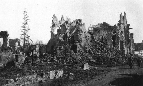 'En territoire libere; l'eglise de Lassigny', 1917. Creator: Unknown.