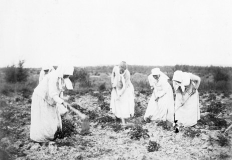 Women Hard Labor Convicts at Work, 1890. Creator: Ivan Nikolaevich Krasnov.