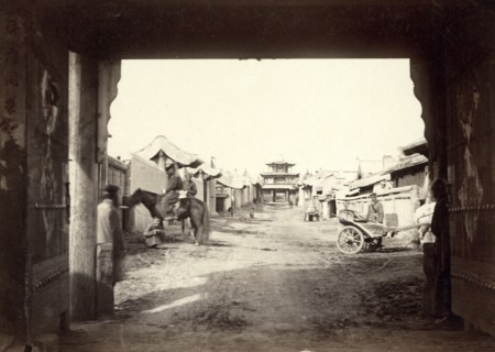 Street scene in Miamatchin [ie, Maimachin], Trans Biakal [ie, Transbaikalia], between 1885 and 1886. Creator: Unknown.