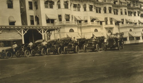 The Pope-Toledos at Hotel Wentworth, used at peace conference, Portsmouth, N.H., USA., August, 1905. Creator: Unknown.