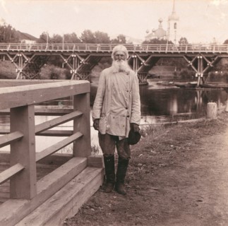 Type of Olonetsk man in Vytegra [Russian Empire], 1909. Creator: Sergey Mikhaylovich Prokudin-Gorsky.