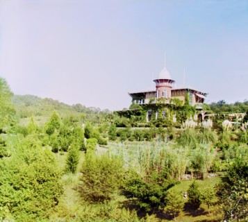 Type of dacha on a cultivated lot, between 1905 and 1915. Creator: Sergey Mikhaylovich Prokudin-Gorsky.