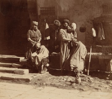 Barber in the Registan, Samarkand, between 1905 and 1915. Creator: Sergey Mikhaylovich Prokudin-Gorsky.
