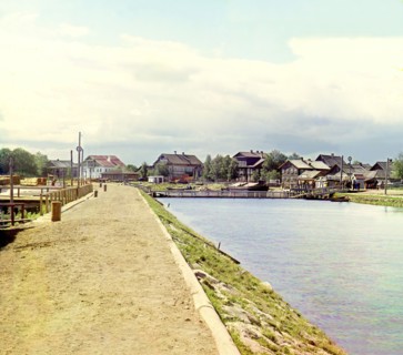 Onezhskii Canal near Voznesene [Russian Empire], 1909. Creator: Sergey Mikhaylovich Prokudin-Gorsky.