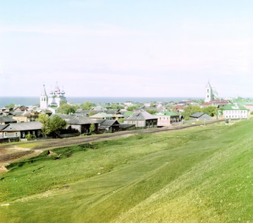 General view of the city of Belozersk from the fortress wall [Russian Empire], 1909. Creator: Sergey Mikhaylovich Prokudin-Gorsky.
