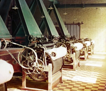Cotton textile mill interior with machines producing cotton thread, probably..., between 1905-1915. Creator: Sergey Mikhaylovich Prokudin-Gorsky.