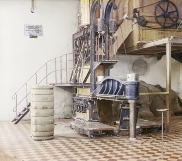 Cotton textile mill interior, probably in Tashkent, between 1905 and 1915. Creator: Sergey Mikhaylovich Prokudin-Gorsky.