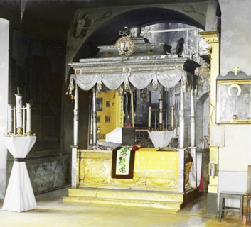Sepulchre of the Venerable Kirill [Kirillo-Belozerskii Monastery, Kirillov, Russian Empire], 1909. Creator: Sergey Mikhaylovich Prokudin-Gorsky.
