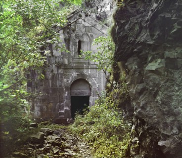 General view of Dabskii Monastery, between 1905 and 1915. Creator: Sergey Mikhaylovich Prokudin-Gorsky.