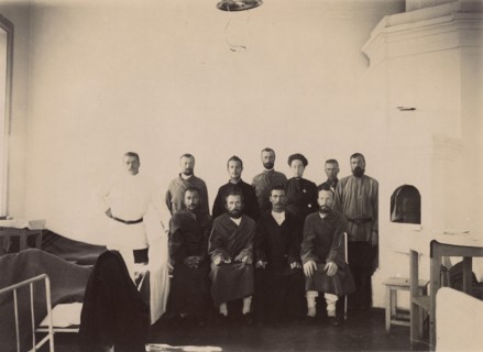 A group of people being treated in a hospital room, 1900. Creators: I. A. Podgorbunskii, V. I. Podgorbunskii.